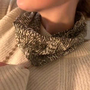 Buff i coolt mönster🦓 - Tunn buff i zebra-aktigt mönster🥰