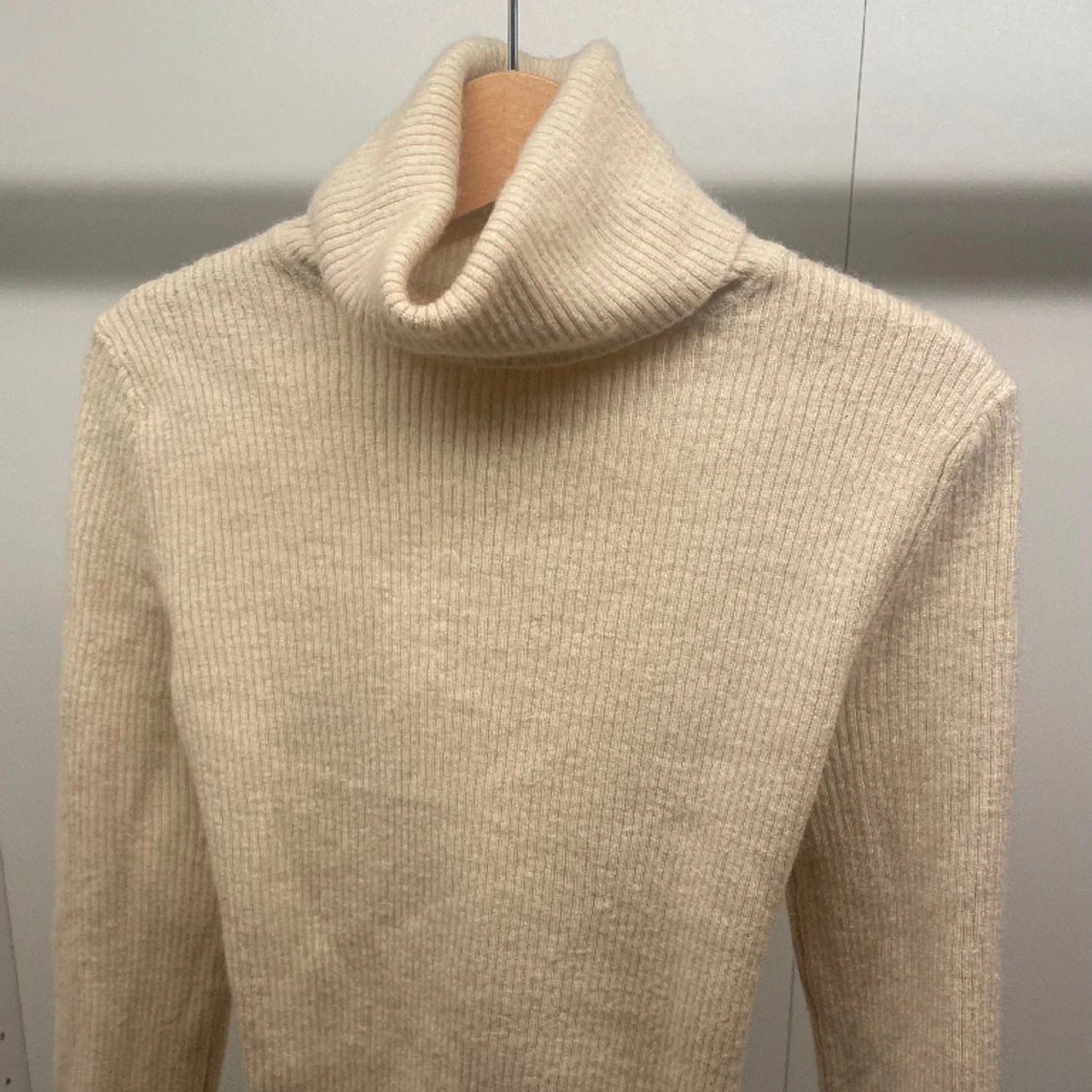 Beige polotröja  - 90