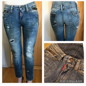 Dsquared2 dsquared lapp lappar jeans mom slitna hål highwaist - Dsquared ankellånga jeans.  Scheisse dyra.   IT 42 = 27"/36 ish.  Råa kanter, avklippta fållar och slitningar. Blå, ankellånga jeans från Dsquared i en vintage modell med riktigt snygg midja, konstgjorda slitage och hål. Inköpta för 5000:-