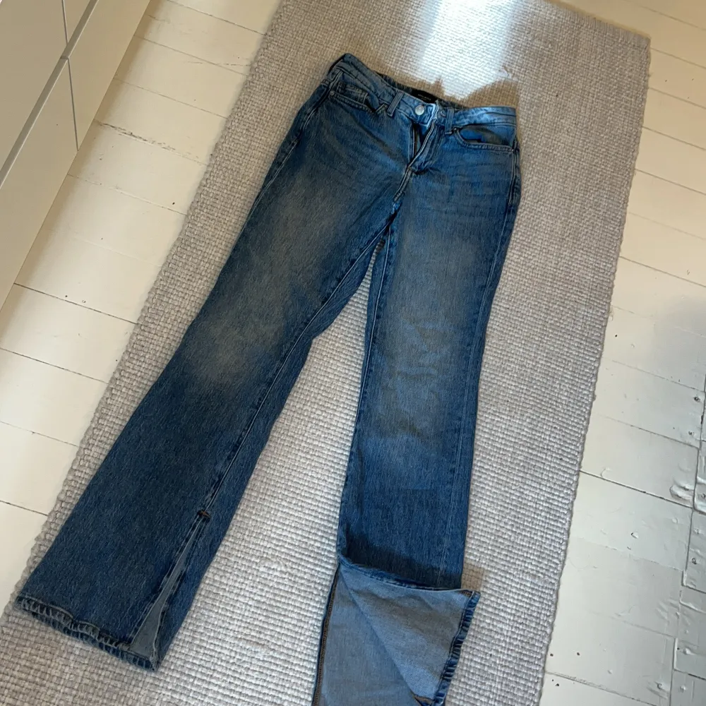 Knappt använda fint skick inga hål eller fläckar . Jeans & Byxor.