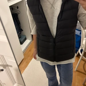 Dunväst  - Uniqlo väst! Nästan som ny!!