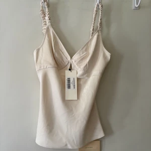 Topp från Adoore - Superfin helt ny topp/blus från Adoore, strl 36/S