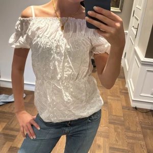 Söt blus - Säljer denna super söta blusen