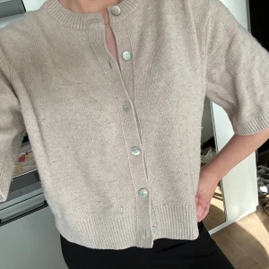 Kofta & other stories - Super fin kofta från &other stories som tyvärr inte kommer till användning längre 