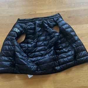 Armani väst - Bra skick Av en Armani väst, srl:S