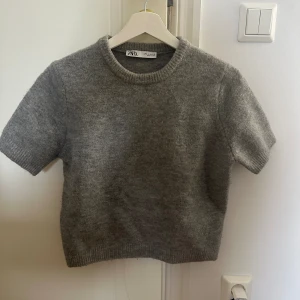 Stickad tröja - Knappt använd