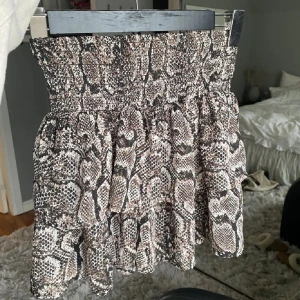 Kjol - En kjol som helt oandvänd i storlek 146/152. Skriv för fler bilder!!