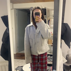 Snygg kappa - Jätte fin kappa säljer pga ja köpte fel storlek så sen e då knappt använd Max 5 ggr köpt för 400kr på lager 157 säljer för 250kr pris kan alltid diskuteras❤️❤️❤️❤️tror dock inte att dem säljer den längre❤️❤️❤️