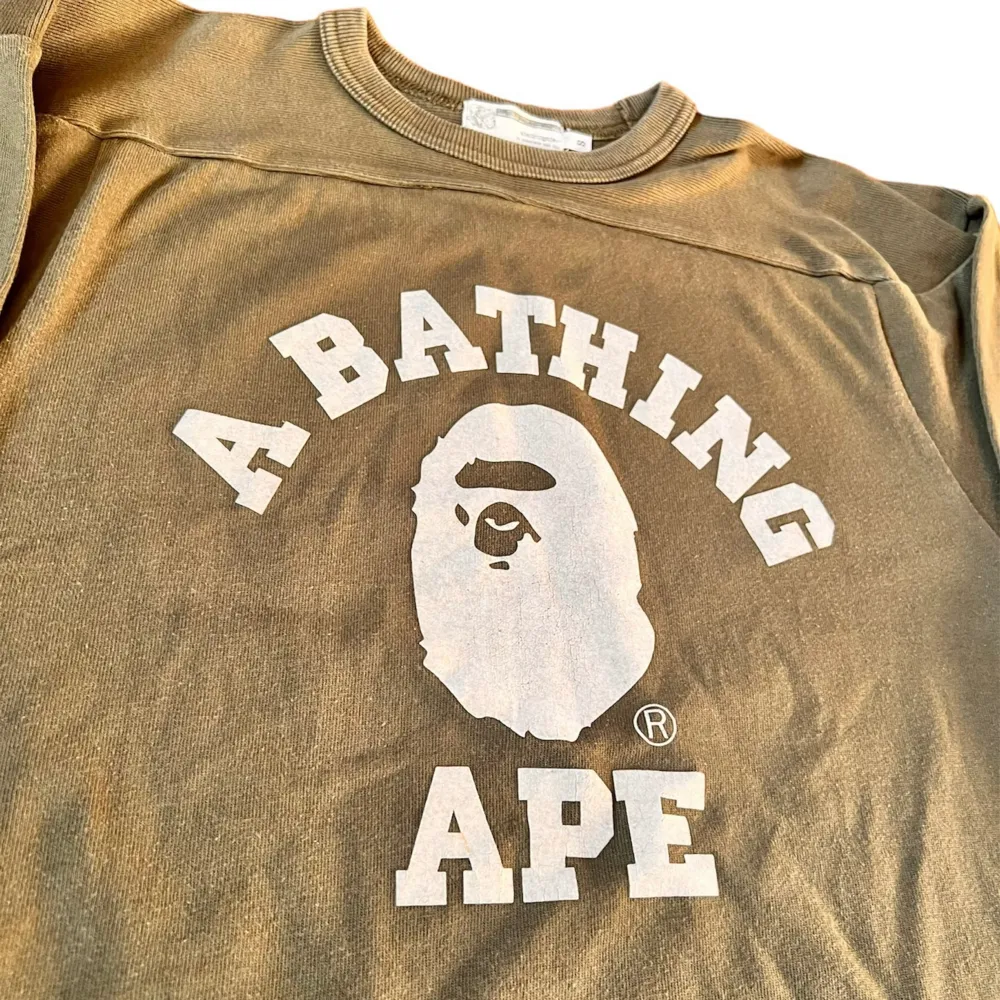 A BATHING APE Japanese-made printed long-sleeve  Size: S Released in the early 2000s, very rare item  Good Condition for its age, has some cracking and discoloring on the print  Measurements Top: Width: 49cm Length: 64. Tröjor & Koftor.