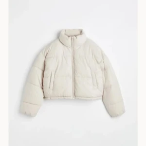 50kr jacka - Supersnygg jacka från h&m som passar M,S,Xs, kommer inte till användning längre💞Inga defekter, kontakta mig via fler bilder💞