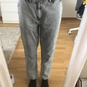 Grey jeans with stretching waist 