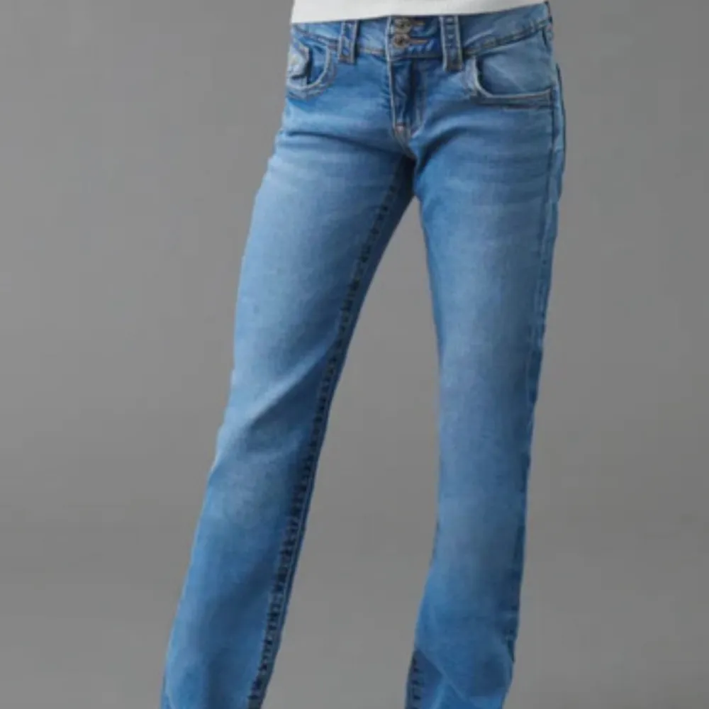 Jättefina Young Gina jeans i mycket bra skick!💗💗. Jeans & Byxor.
