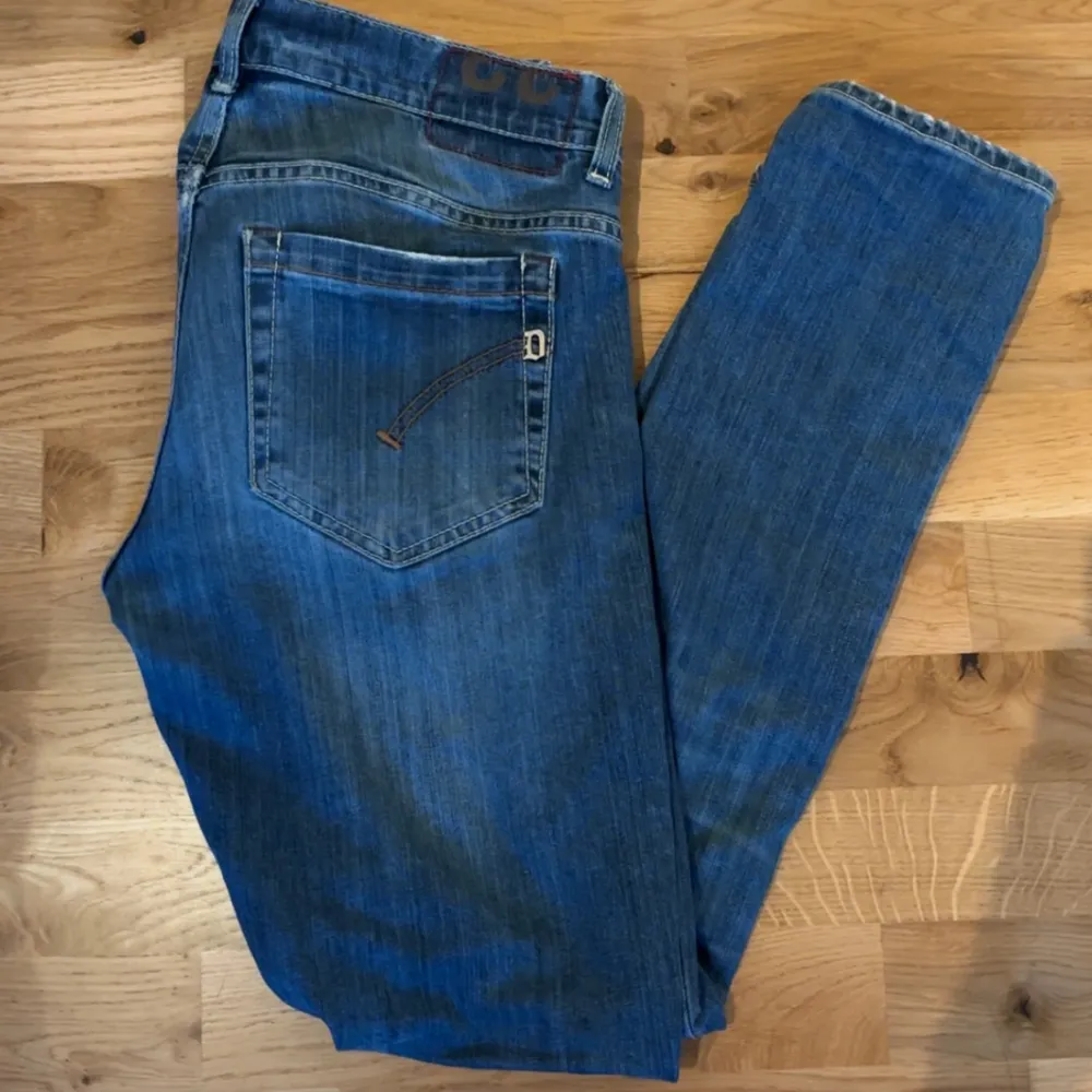 Dondup George Jeans | Skick: 9/10 | Mitt pris: 599kr| Storlek 32 | Han på bilden är 185 | Priset kan diskuteras. 🙌. Jeans & Byxor.