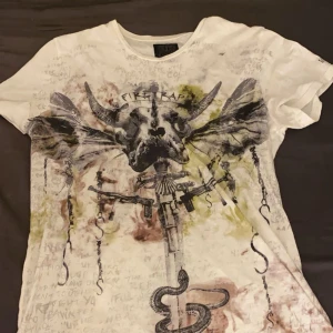 Y2k emo tshirt - Använt några gånger. Väldigt bra skick