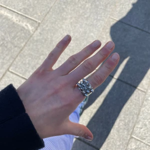 Edblad - Säljer min Edblad ring då jag råkade beställa 2, pris kan diskuteras. (Helt ny)🩷 Tryck ej på köp nu!🥰