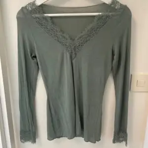 Säljer denna superfina gröna spets intimissimi tröja 