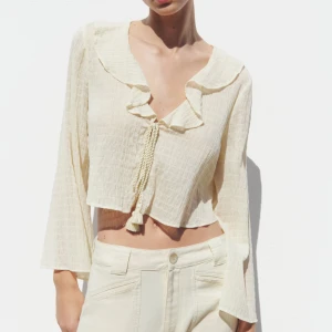 Beige blus  - Från zara och använd en gång❤️