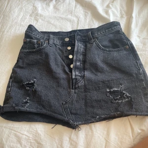Jeans kjol Levi’s - Jätte snygg skjol som  är för liten💕💕