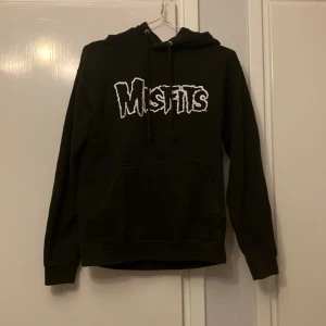Misfits Tröja - Misfits tröja från bluefox i storlek Small. Inga defekter. Den finns inte längre i butik eller online. Priset går att diskutera!