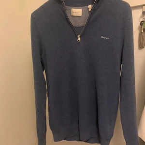 Gant zip - Säljer min gant zip som är i väldigt bra skick avänt ca 3 ggr,  Kvitto plus påse medföljer. 