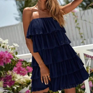 Volang klänning  - Säljer min jättefina volang klänning som är helt oanvänd med prislapp kvar 💗