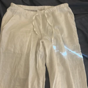 Linnebyxor  - Säljer jätte fina linnebyxor ifrån Gina då dom nästan är helt oanvända och i väldigt bra skick, i ha defekter. Dom är i storlek 158-164