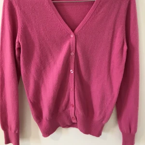 Rosa Kashmir Kofta  - Super snygg, har aldrig haft på mig 100% cashmere 