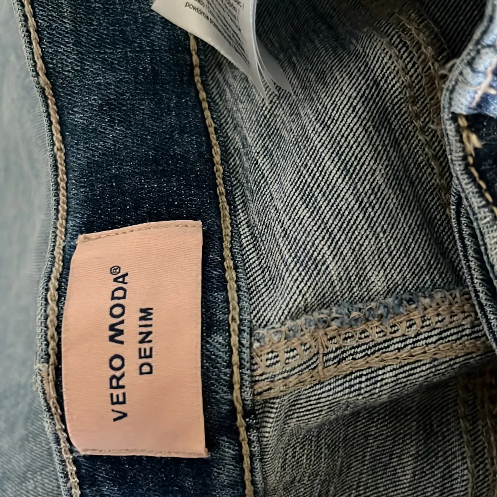 Oanvända jeans från Vera Moda lågmidjade. Jeans & Byxor.