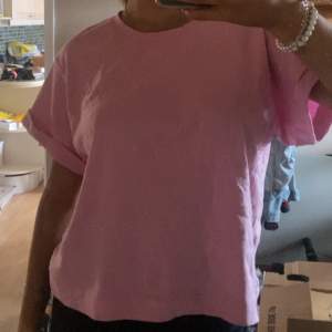 Rosa t shirt från Carin Wester super fin rosa färg, aldrig använd 