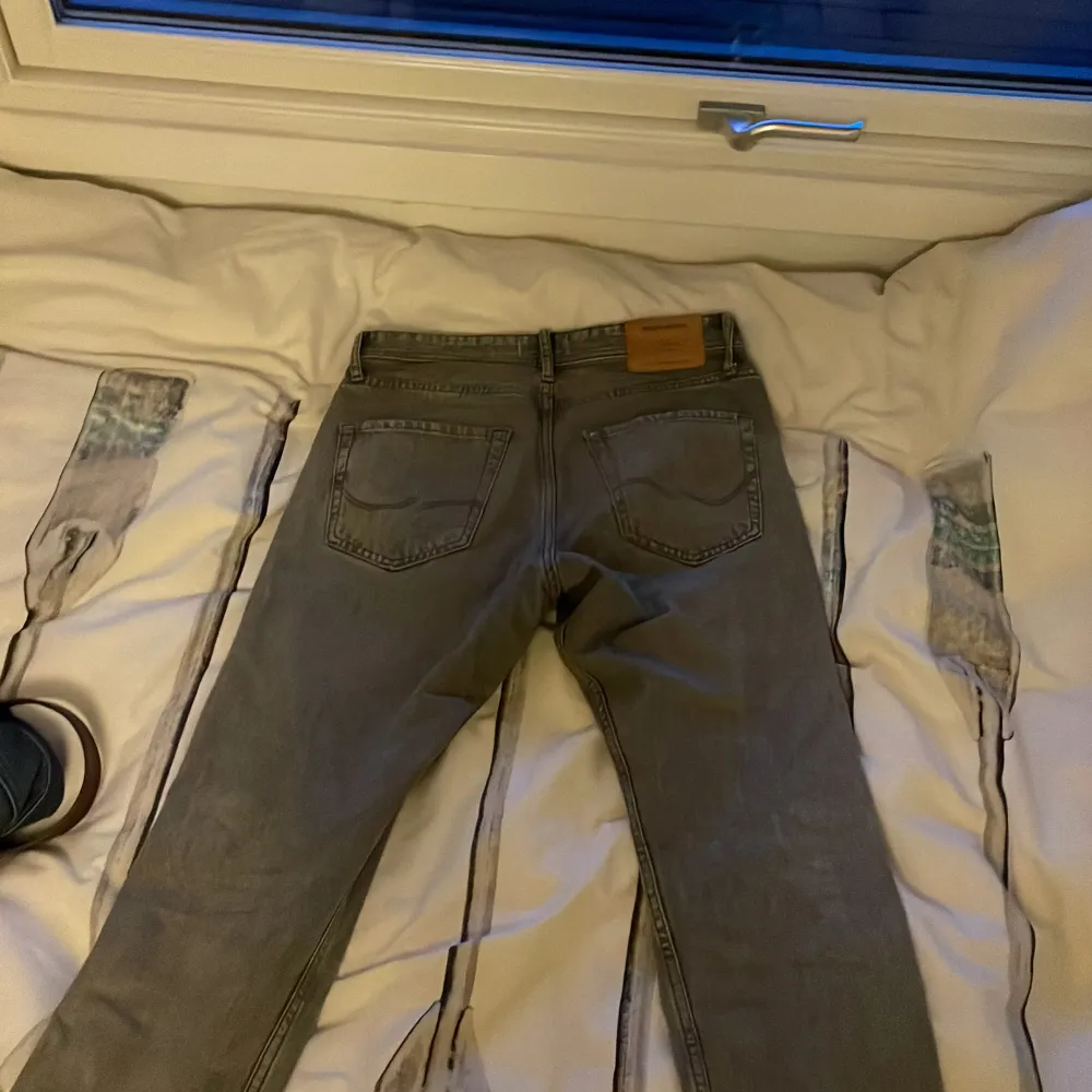 Jack and Jones jeans, straight fit(loose chris)| Ljusgrå | Storlek W30 L30 | skick 9/10 | 279kr💸. Jeans & Byxor.