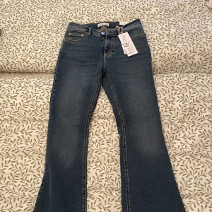 Low waist petite Bootcut jeans - Säljer dessa Bootcut jeans då de var alldeles för korta för mig som är 161 cm 