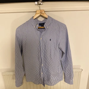 Ralph lauren skjorta  - Skjorta som passar till allt och har en bra passform, fint skick 