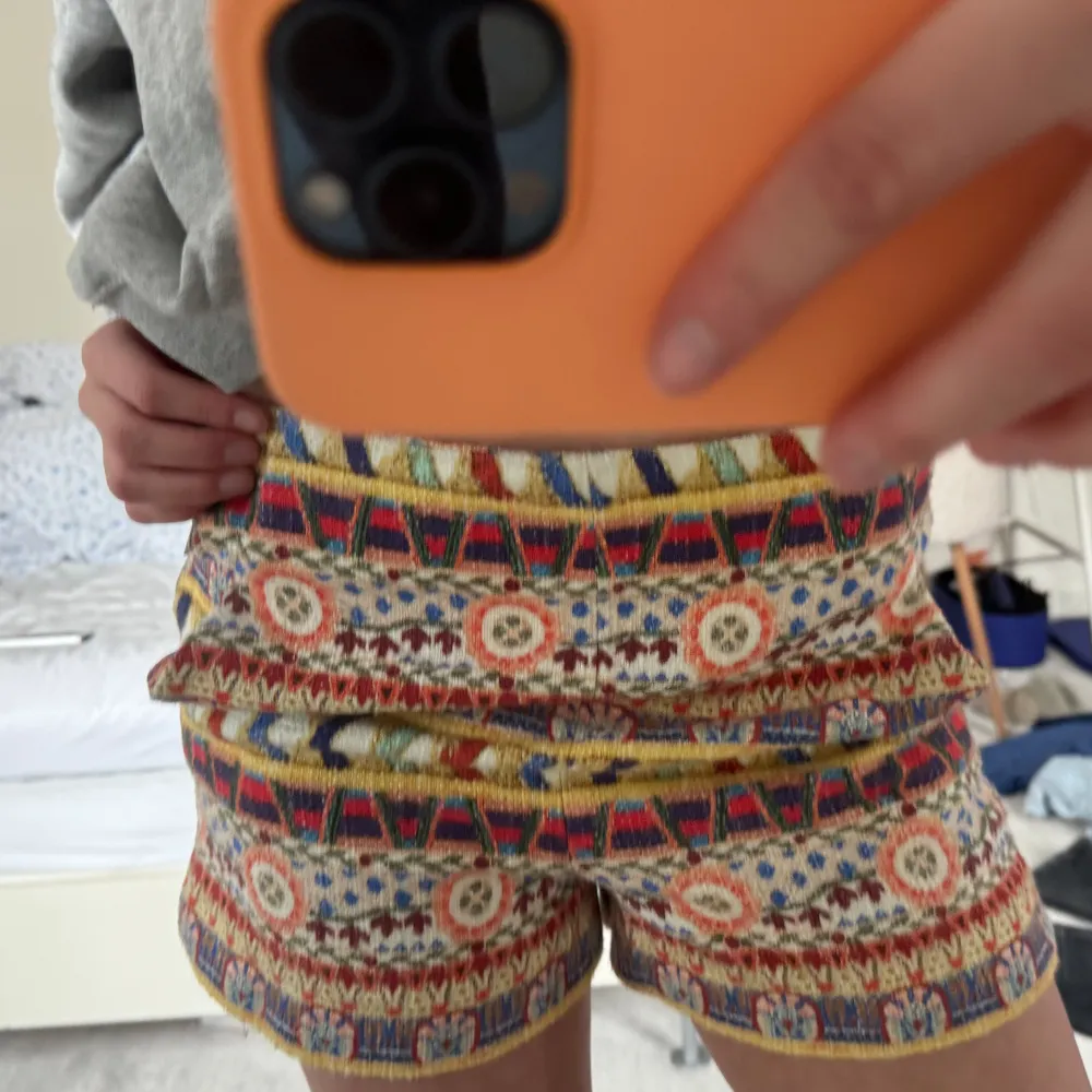 Så snygga shorts i najs mönster från zara, knappt använda. Shorts.