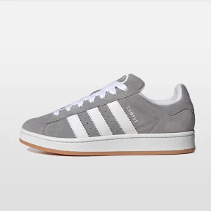 Adidas campus 00’s ”Grey gum” - Supersnygga Adidas Campus 00’s sneakers✨Helt nya i förpackning i storlek 38💕Säljer då jag fick fel storlek. Vid frågor är det bara att skriva privat🤗Pris kan diskuteras vid snabb affär.