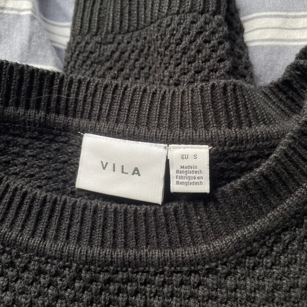 Stickad tröja från Vila, nästan helt oanvänd.. Tröjor & Koftor.