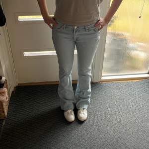 Säker mina low waist zara jeans då de inte kommer till användning💕💕 strl 38, kom privat om ni har fler frågor!!