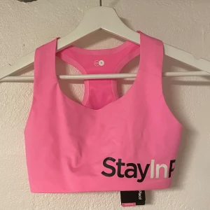  Ny Sport-bh - Rosa sport-bh med lapp kvar från Stay in Place! 