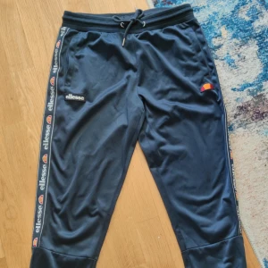Ellesse sweatpants  - Medium lagomt använda