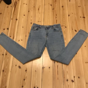 Jeans Cubus Baily Slim - Low Waist Slim (Skinny) Ljusblå jeans Storlek: 164  Märke: Cubus, Bailey   