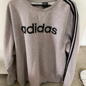 Adidas tröja XXL - Grå Adidaströja strl XXL