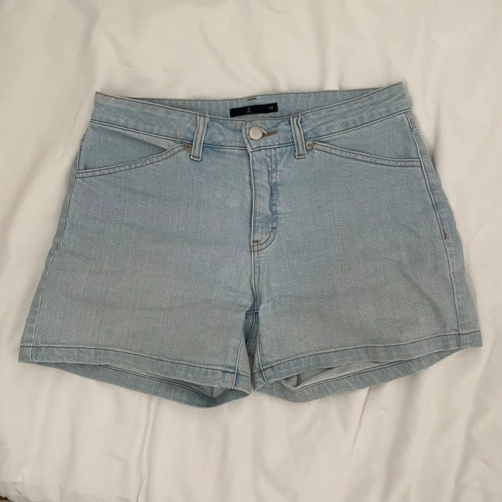 Lite längre jeansshorts från Åhléns egna märke😇💕. Shorts.