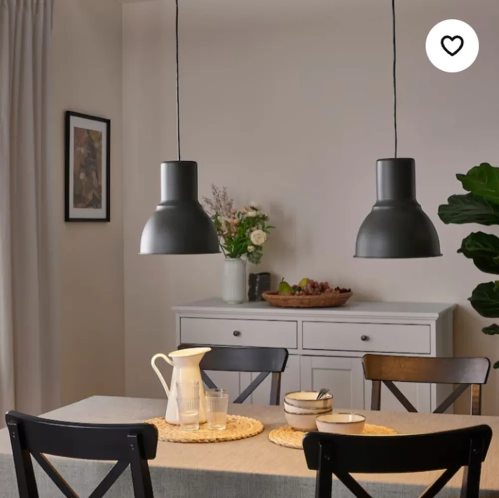 Säljer två gråa lampor som är köpta på Ikea för några år sedan.  Köpte dem för ca 299 kr styck o säljer nu BÅDA för 220. Övrigt.