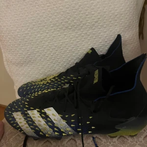 Adidas predator  - Säljer av dessa adidas predator som är i bra skick. 