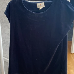 Fin sammet topp! - Knappt använd. 