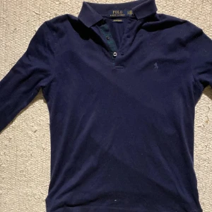 Ralph Lauren tröja  - Storlek M, nyskick, pris KAN diskuteras!