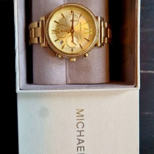 Klockor  - Lite använda  2500 för alla singel pris kan diskuteras 