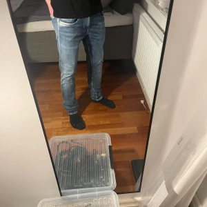 Replay - Säljer ett par sjukt sköna snygga jeans från replay för 499kr. Storlek: 31, modell: ANBASS, skick: 9/10.