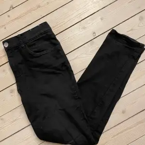 Denim Jeans i storlek S(EUR 170) De är i bra skick. Kom privat för mer info ifall du är intresserad