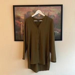 Grön skjorta från MANGO  - Grön skjorta från MANGO i storlek S. 🌸