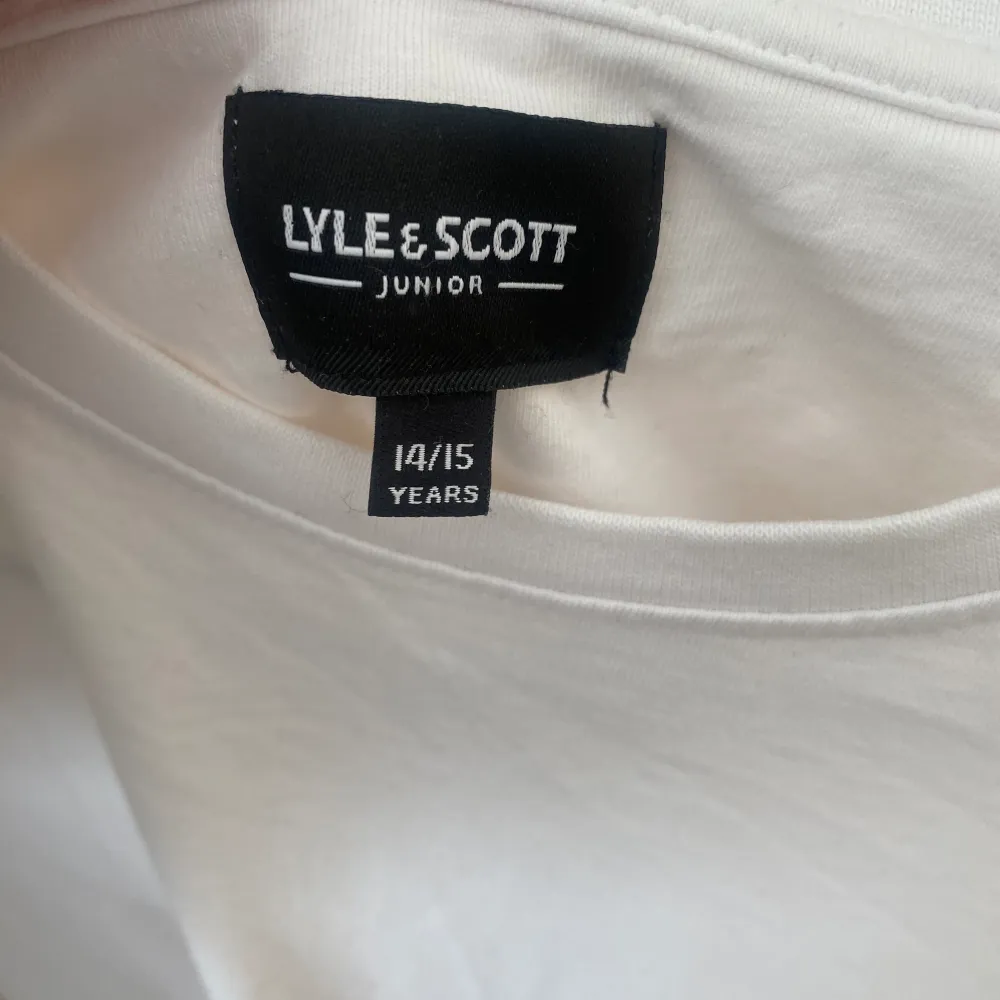 Säljer min helt oanvända tröja från Lyle & Scott. I storlek 14/15 år som sitter som en S . Tröjor & Koftor.